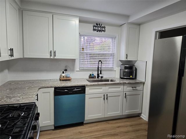 23071 Kenosha Street, Oak Park, MI 48237