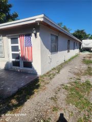 1747 NW 85th St, Miami, FL 33147