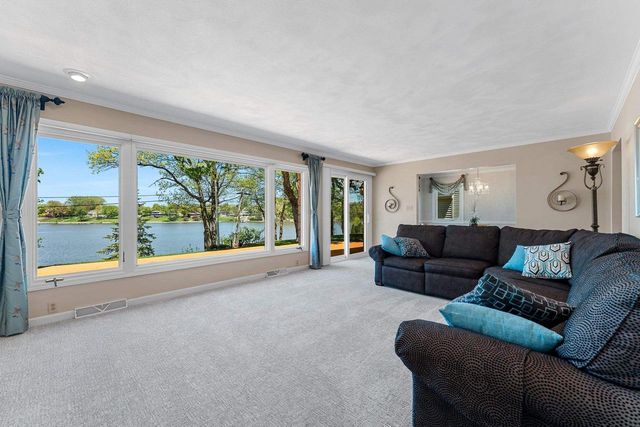 2530 W PALISADES DRIVE, Appleton, WI 54915