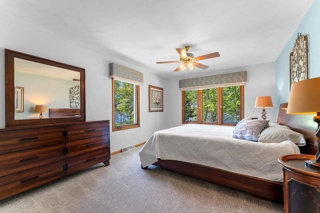 2530 W PALISADES DRIVE, Appleton, WI 54915