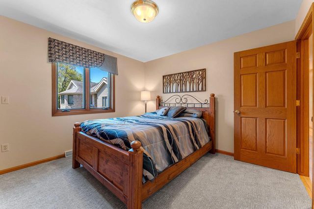 2530 W PALISADES DRIVE, Appleton, WI 54915
