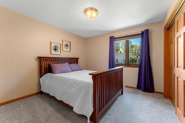 2530 W PALISADES DRIVE, Appleton, WI 54915