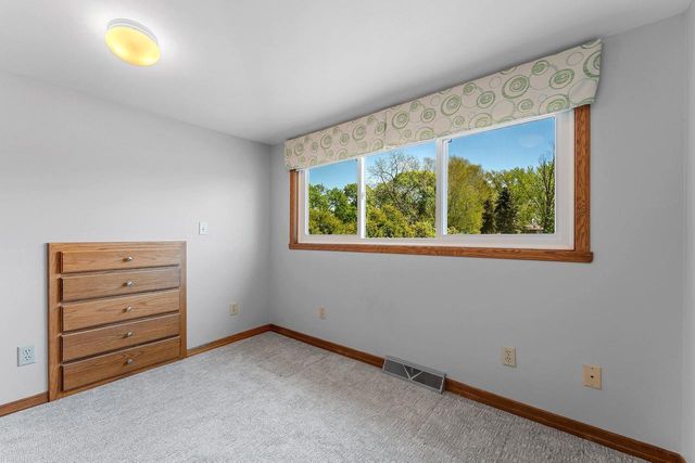 2530 W PALISADES DRIVE, Appleton, WI 54915