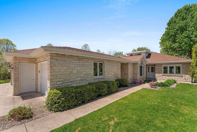 2530 W PALISADES DRIVE, Appleton, WI 54915