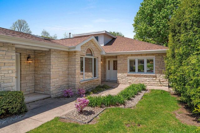 2530 W PALISADES DRIVE, Appleton, WI 54915