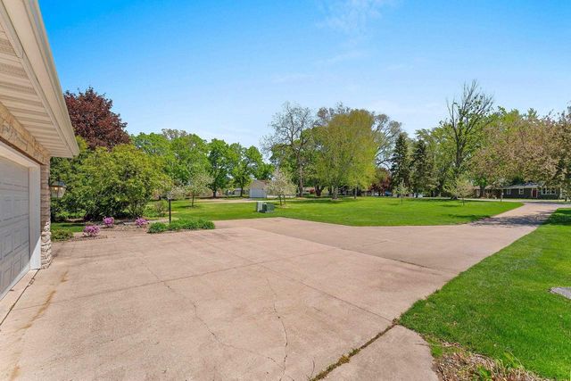 2530 W PALISADES DRIVE, Appleton, WI 54915