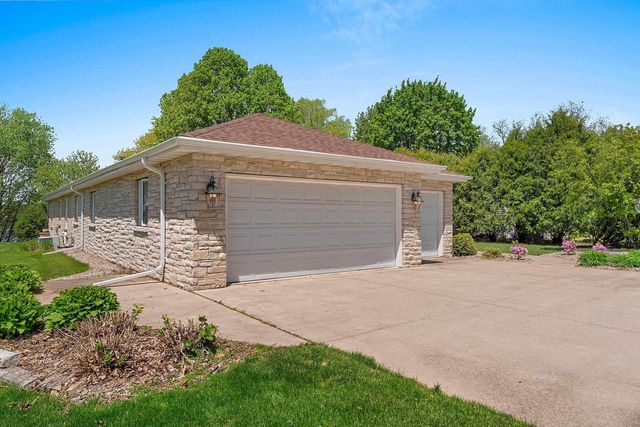 2530 W PALISADES DRIVE, Appleton, WI 54915
