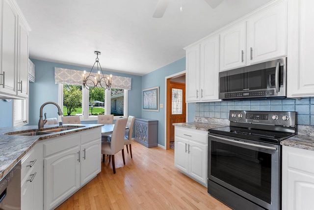2530 W PALISADES DRIVE, Appleton, WI 54915