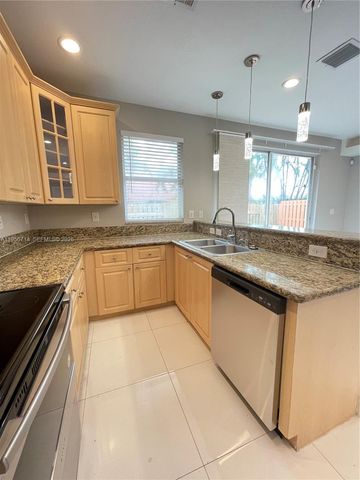 6524 Hidden Cove Dr 1-4, Davie, FL 33314