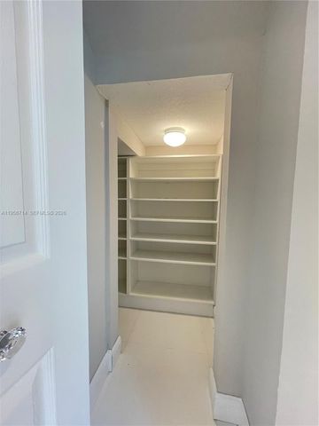 6524 Hidden Cove Dr 1-4, Davie, FL 33314