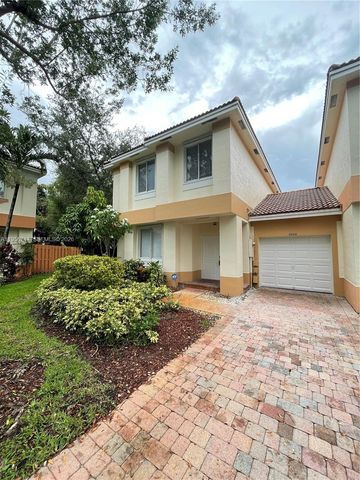 6524 Hidden Cove Dr 1-4, Davie, FL 33314
