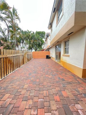 6524 Hidden Cove Dr 1-4, Davie, FL 33314