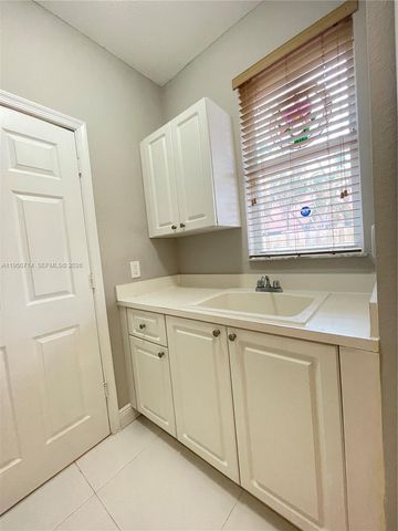 6524 Hidden Cove Dr 1-4, Davie, FL 33314