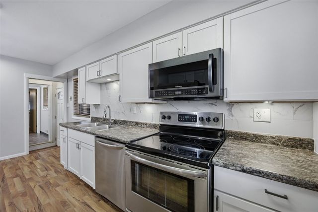 1341 Memorial Dr SE, Cedar Rapids, IA 52403