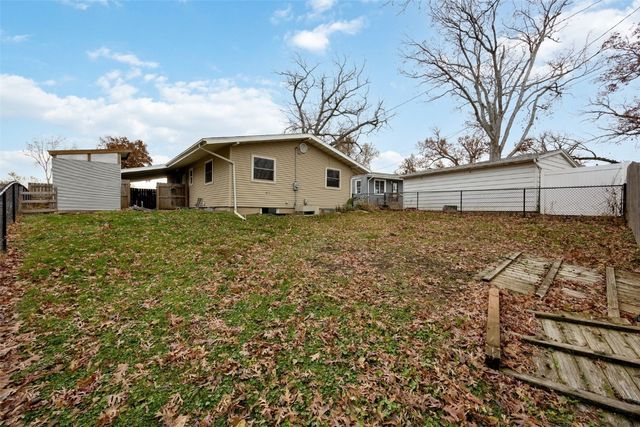 1341 Memorial Dr SE, Cedar Rapids, IA 52403