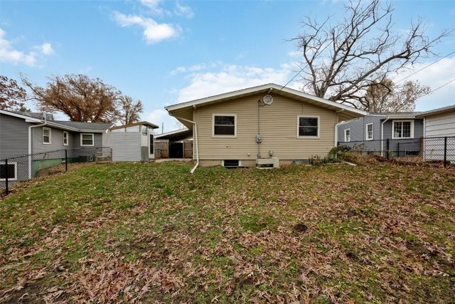 1341 Memorial Dr SE, Cedar Rapids, IA 52403