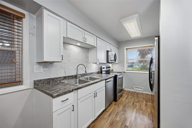 1341 Memorial Dr SE, Cedar Rapids, IA 52403