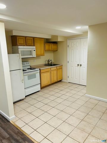 82 Sunrise Avenue 82, Fairfield, CT 06824