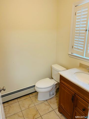 82 Sunrise Avenue 82, Fairfield, CT 06824