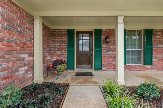 9302 Wandsworth Drive, Spring, TX 77379
