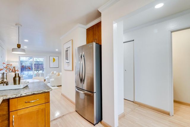 447 Oak Avenue, Redwood City, CA 94061