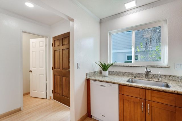 447 Oak Avenue, Redwood City, CA 94061