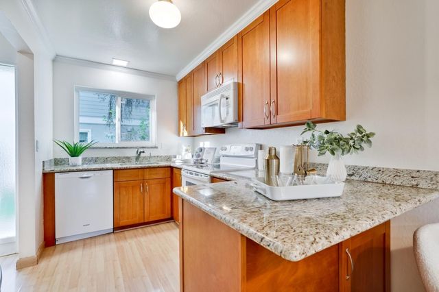 447 Oak Avenue, Redwood City, CA 94061