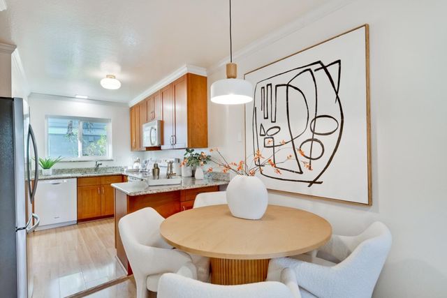 447 Oak Avenue, Redwood City, CA 94061