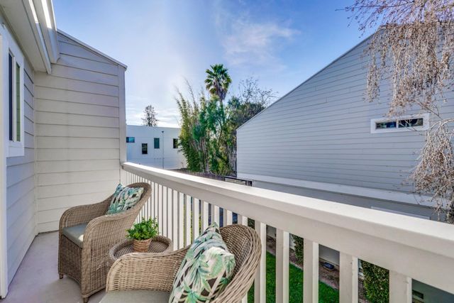 447 Oak Avenue, Redwood City, CA 94061