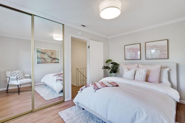 447 Oak Avenue, Redwood City, CA 94061