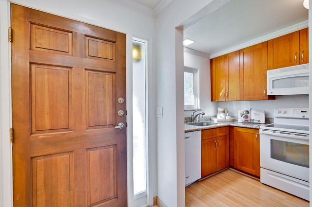 447 Oak Avenue, Redwood City, CA 94061