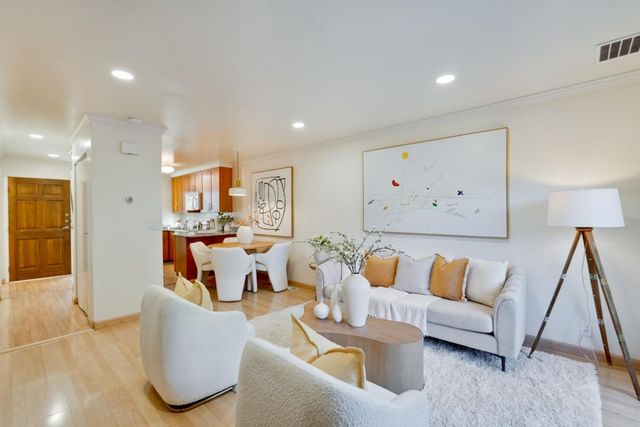 447 Oak Avenue, Redwood City, CA 94061