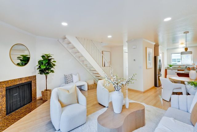 447 Oak Avenue, Redwood City, CA 94061