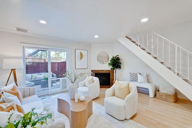 447 Oak Avenue, Redwood City, CA 94061