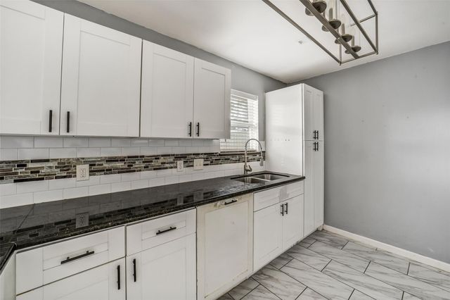 6015 W Airport Boulevard, Houston, TX 77035