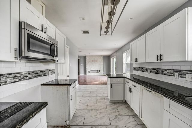 6015 W Airport Boulevard, Houston, TX 77035