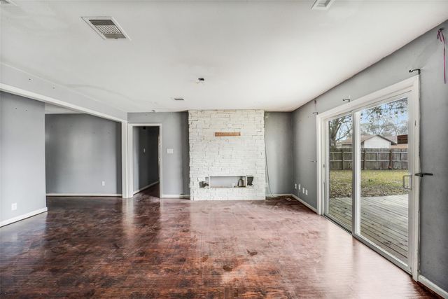 6015 W Airport Boulevard, Houston, TX 77035