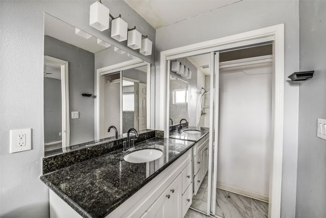 6015 W Airport Boulevard, Houston, TX 77035