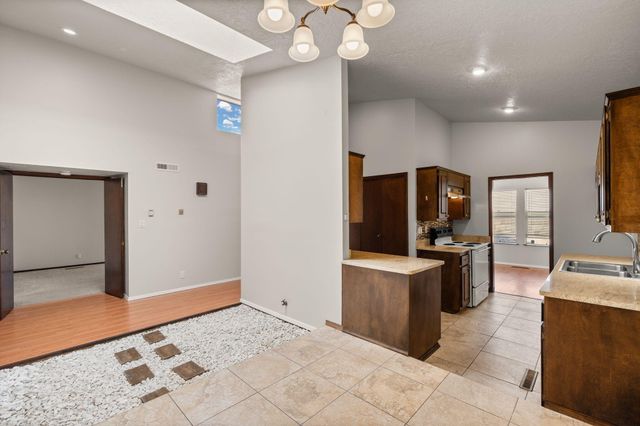 3108 DALLAS Street NE, Albuquerque, NM 87110