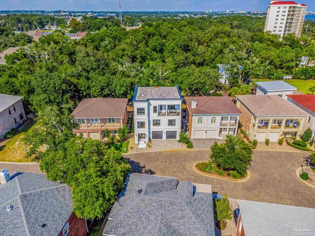 1522 White Caps Ln, Pensacola, FL 32507