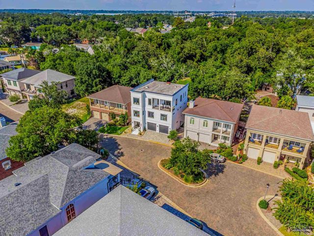 1522 White Caps Ln, Pensacola, FL 32507