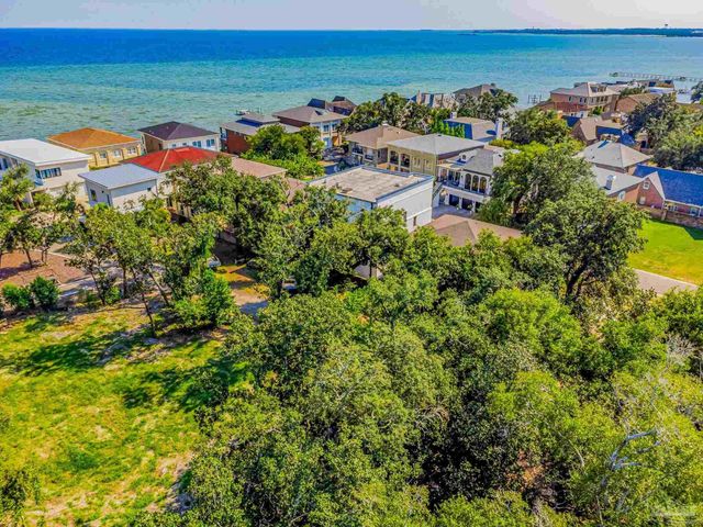 1522 White Caps Ln, Pensacola, FL 32507