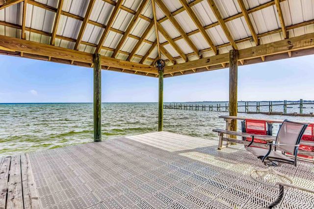 1522 White Caps Ln, Pensacola, FL 32507