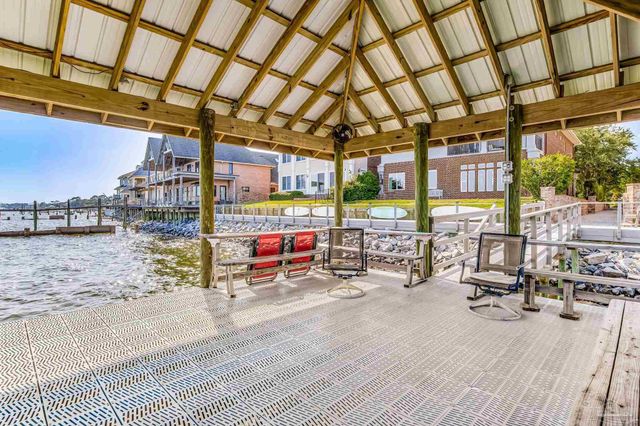 1522 White Caps Ln, Pensacola, FL 32507