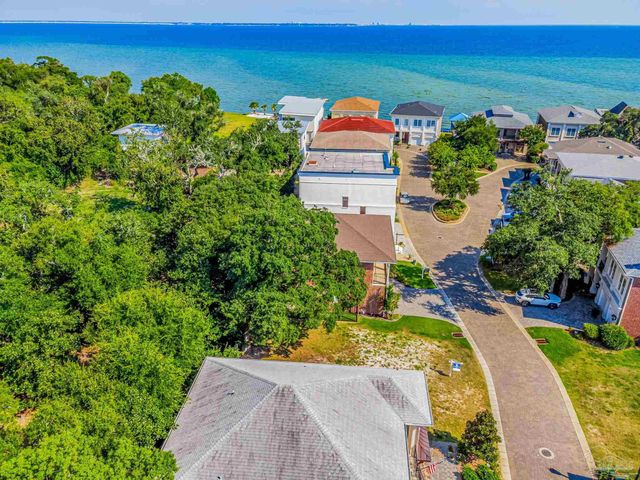 1522 White Caps Ln, Pensacola, FL 32507