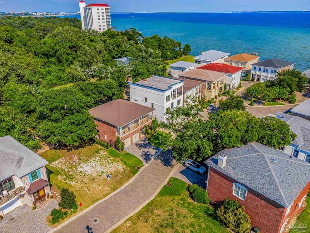 1522 White Caps Ln, Pensacola, FL 32507