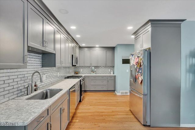 1003 Sterling Ridge Drive, Rensselaer, NY 12144