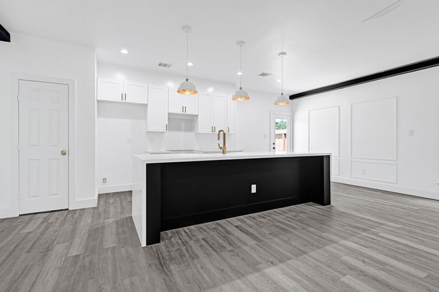 2325 Hampton Street, Houston, TX 77088