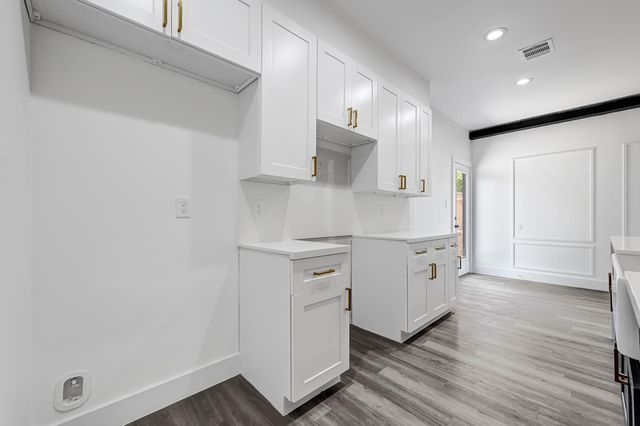 2325 Hampton Street, Houston, TX 77088