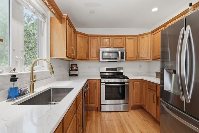 90 Carrington Ln 90, Uxbridge, MA 01569